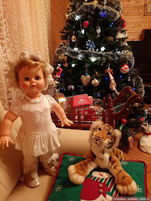 Киси была Снегурочкой в Новый 2022 Год (фото 8)