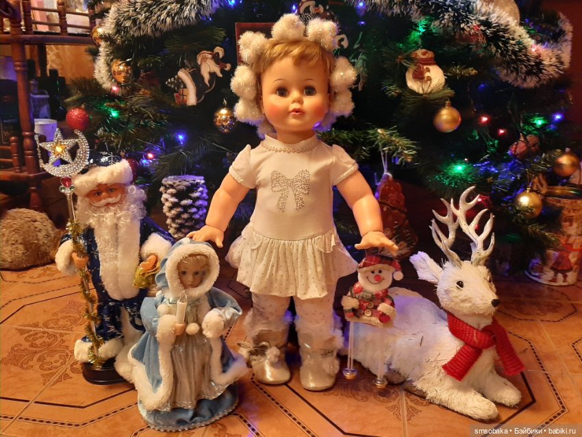 Киси была Снегурочкой в Новый 2022 Год (фото 2)