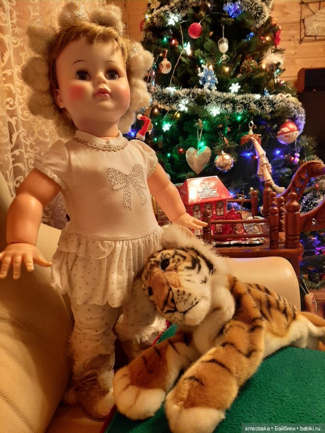 Киси была Снегурочкой в Новый 2022 Год (фото 9)