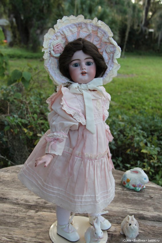 Антикварная кукла Simon & Halbig 1079 61cм получила тот самый наряд