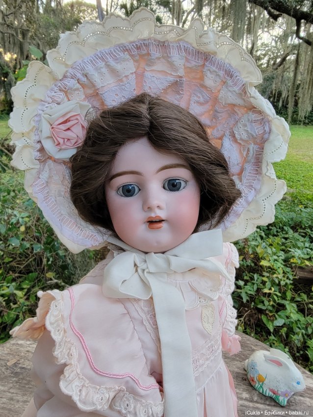 Антикварная кукла Simon & Halbig 1079 61cм получила тот самый наряд