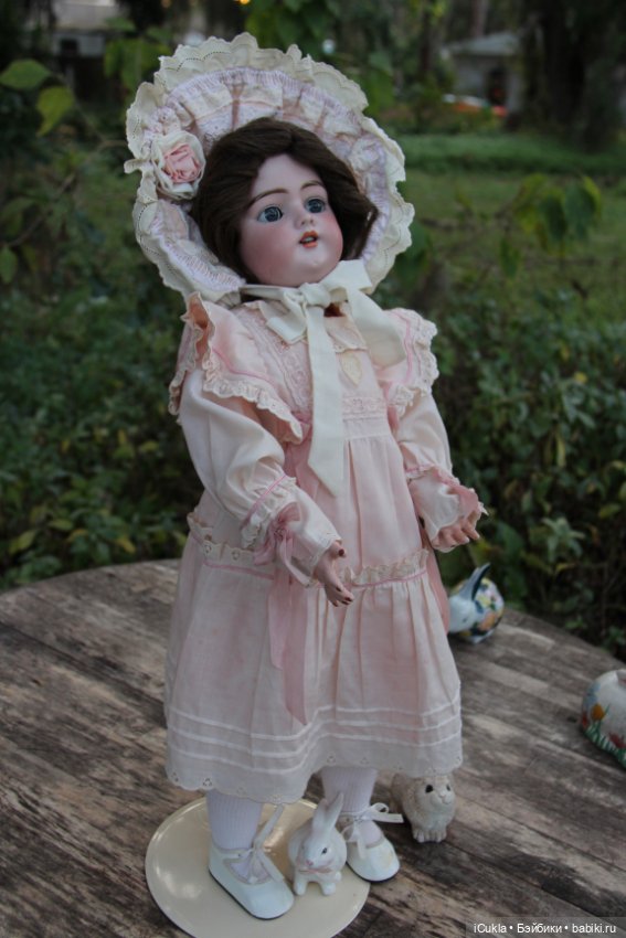 Антикварная кукла Simon & Halbig 1079 61cм получила тот самый наряд