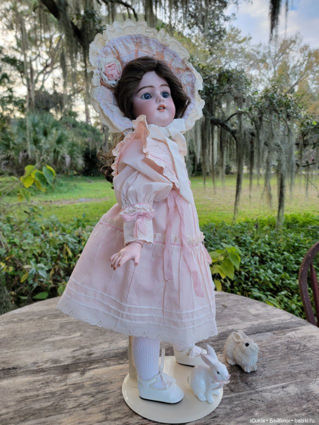 Антикварная кукла Simon & Halbig 1079 61cм получила тот самый наряд