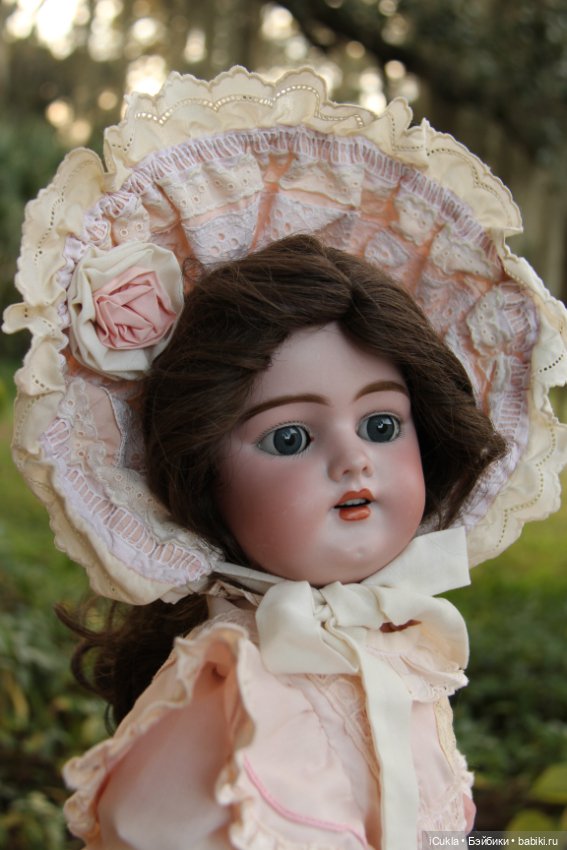 Антикварная кукла Simon & Halbig 1079 61cм получила тот самый наряд