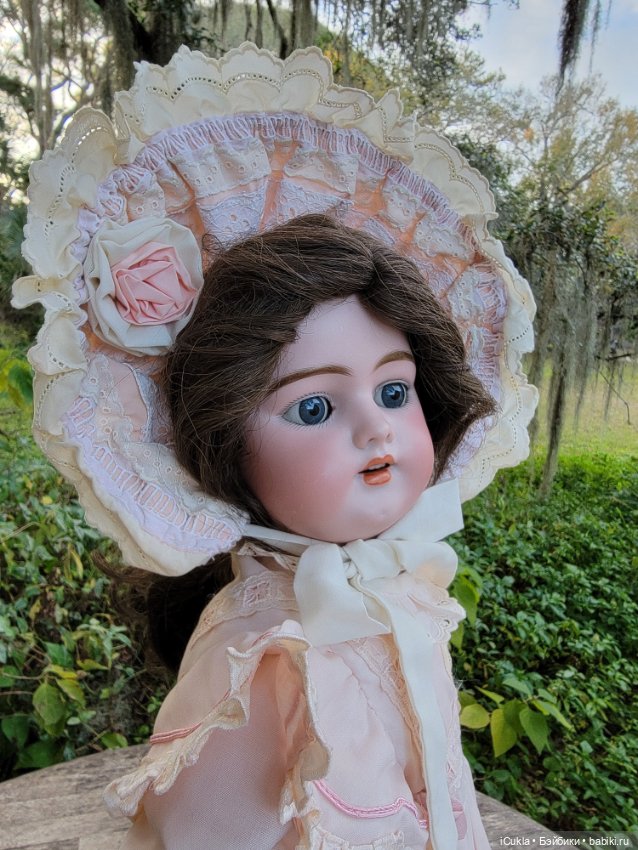 Антикварная кукла Simon & Halbig 1079 61cм получила тот самый наряд