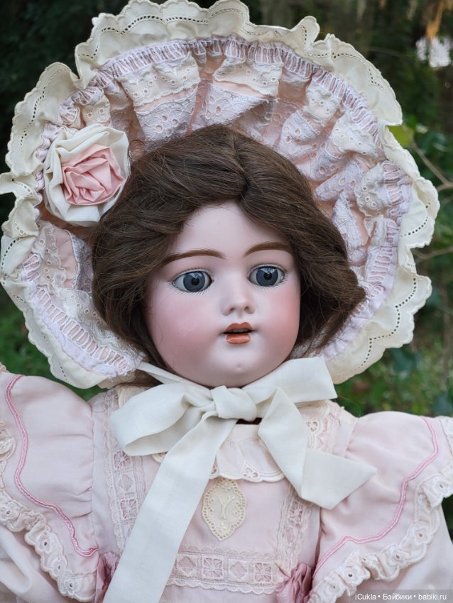 Антикварная кукла Simon & Halbig 1079 61cм получила тот самый наряд
