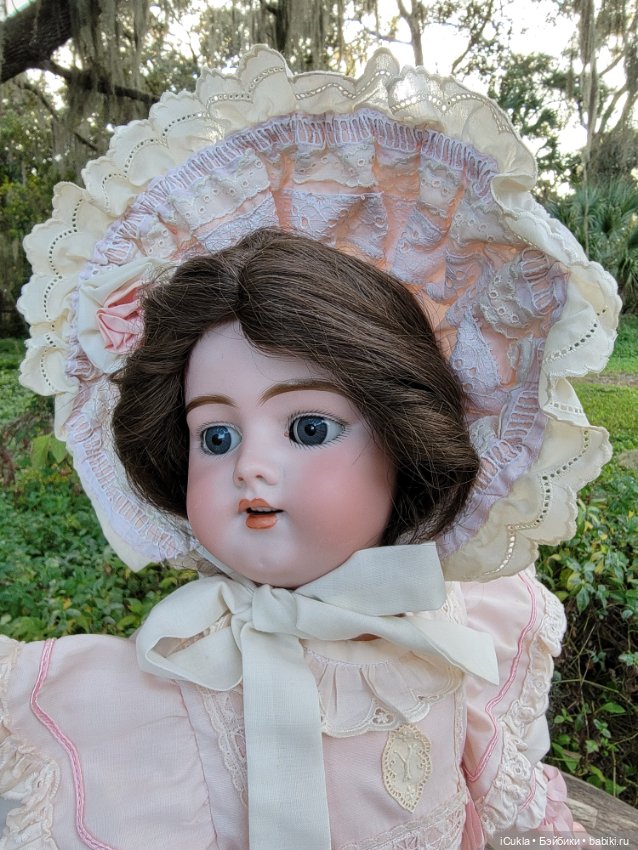 Антикварная кукла Simon & Halbig 1079 61cм получила тот самый наряд