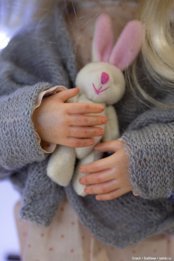 Маленькая девочка со взглядом волчицы