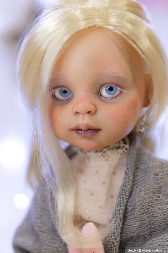 Маленькая девочка со взглядом волчицы