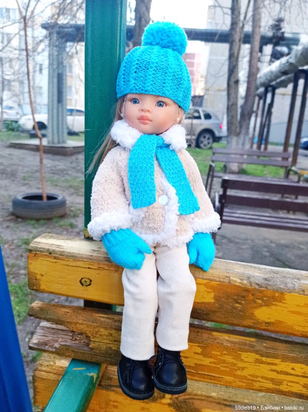 Тёплые февральские окна. Маника на прогулке