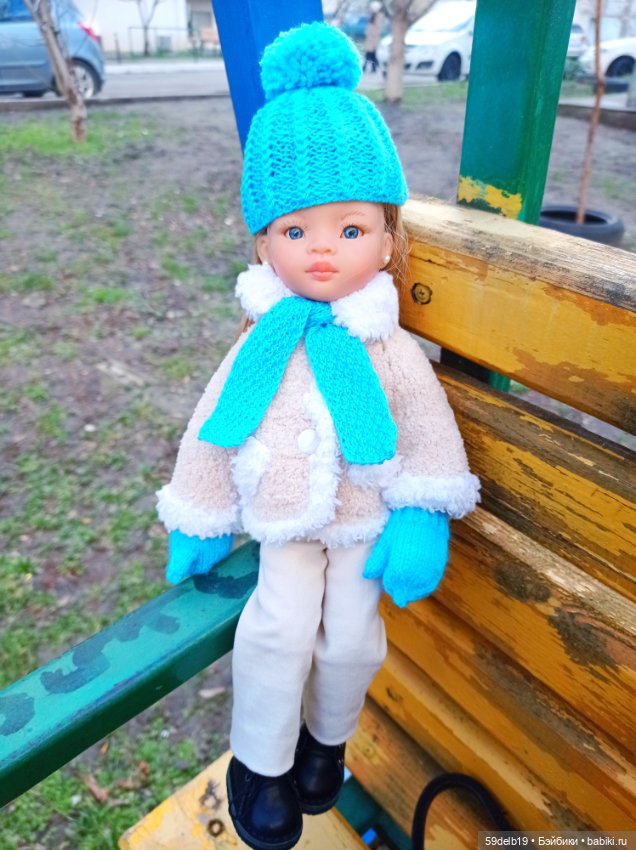 Тёплые февральские окна. Маника на прогулке