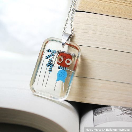 Симпатичные крошечные роботы из электронных деталей