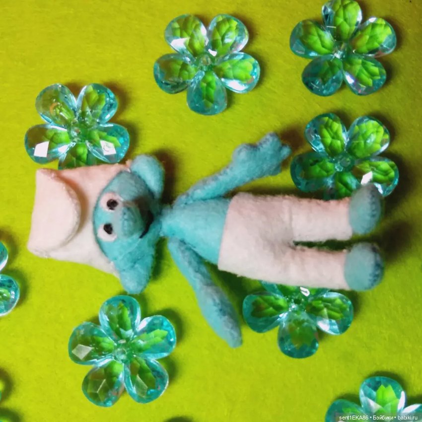 Сегодня вдохновение голубое в белых штанах (фото 3)