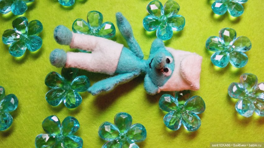 Сегодня вдохновение голубое в белых штанах (фото 8)