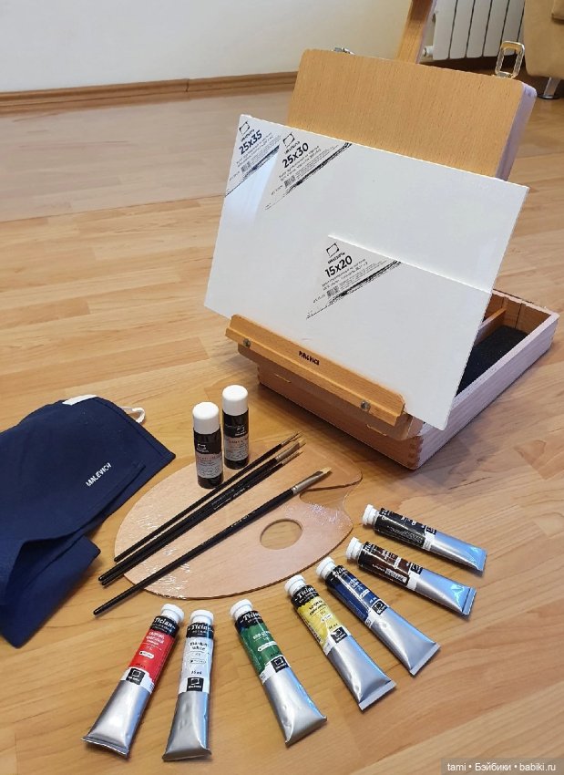 Художник мир свой красками рисует, С народом говорит через холсты, Что на душе — он то и повествует, В искусстве возводя свои мосты…