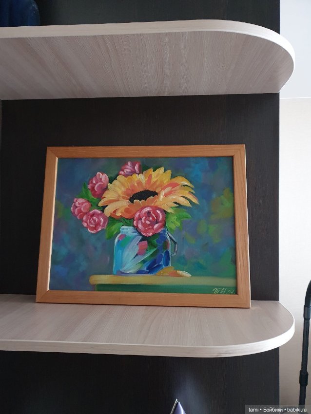 Художник мир свой красками рисует, С народом говорит через холсты, Что на душе — он то и повествует, В искусстве возводя свои мосты…