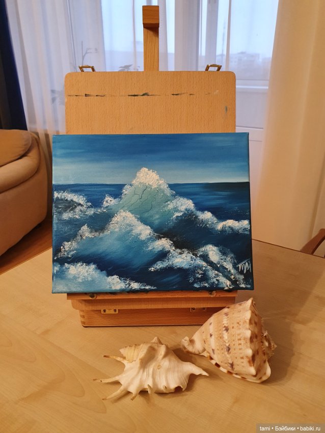 Художник мир свой красками рисует, С народом говорит через холсты, Что на душе — он то и повествует, В искусстве возводя свои мосты…