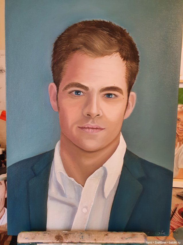 Художник мир свой красками рисует, С народом говорит через холсты, Что на душе — он то и повествует, В искусстве возводя свои мосты…