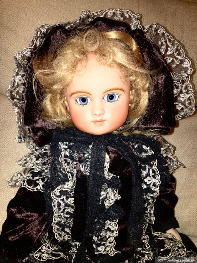 Красивейшая Nadine с голубыми глазами, реплика