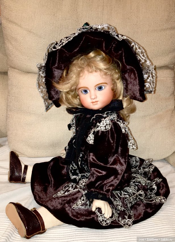 Красивейшая Nadine с голубыми глазами, реплика