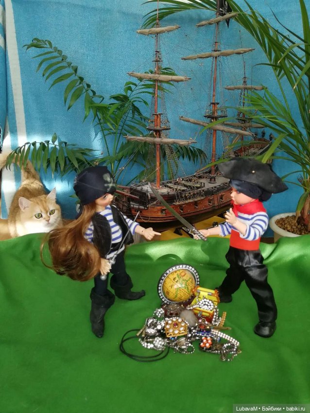 Кошки и куклы — В мире животных: смешные фото питомцев и зверей