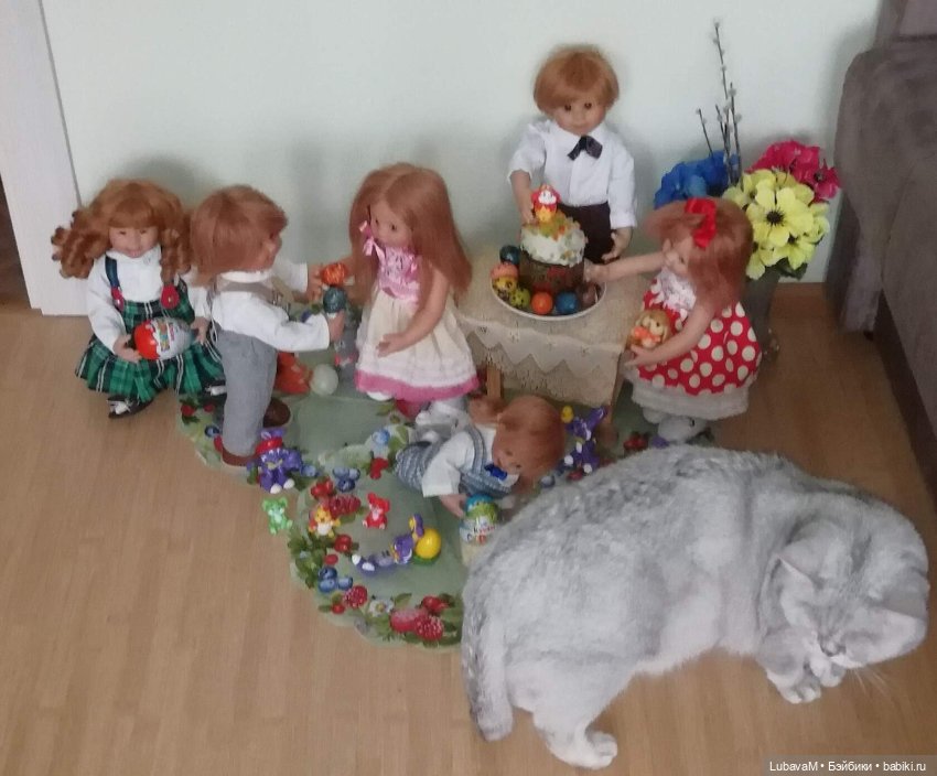 Кошки и куклы — В мире животных: смешные фото питомцев и зверей