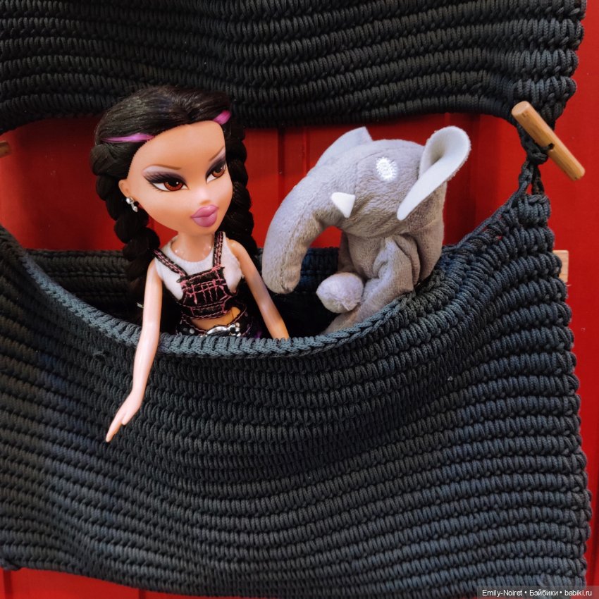 Джейд выбирает себе комнату (фото 7)