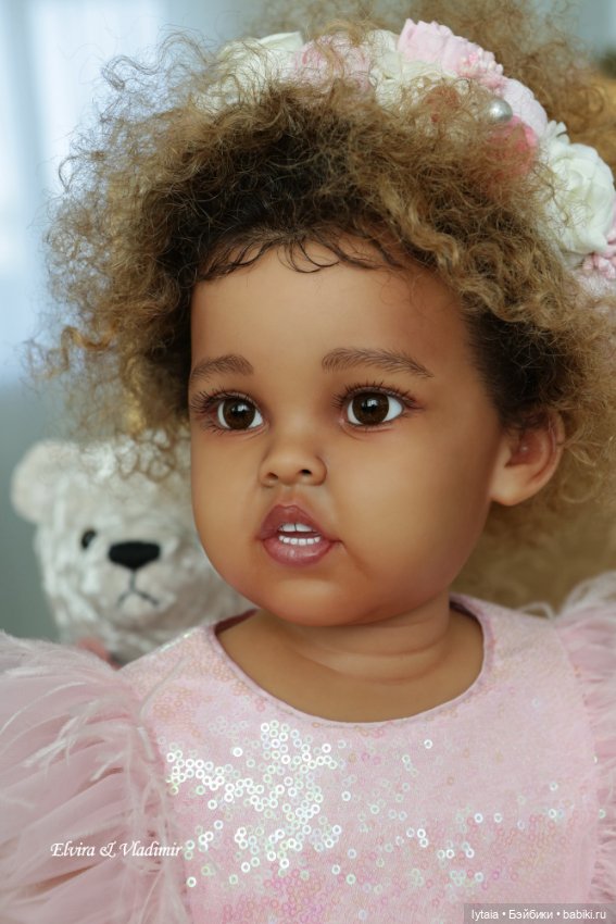 Крессида, скульптор Пинг Лау, рост 32 дюйма