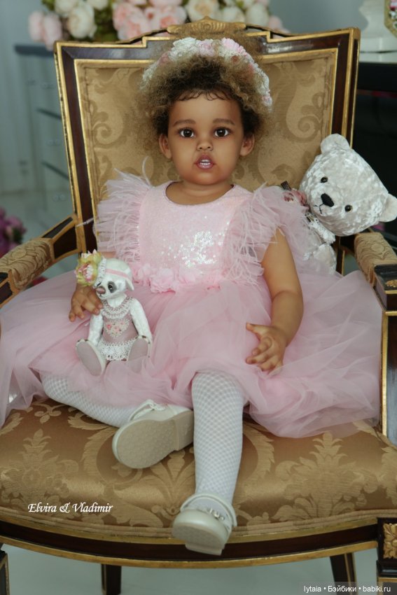 Крессида, скульптор Пинг Лау, рост 32 дюйма