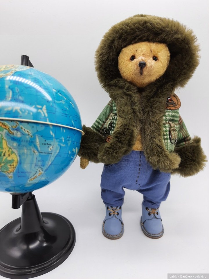 Вместо валенок перчатки натянул себе на пятки