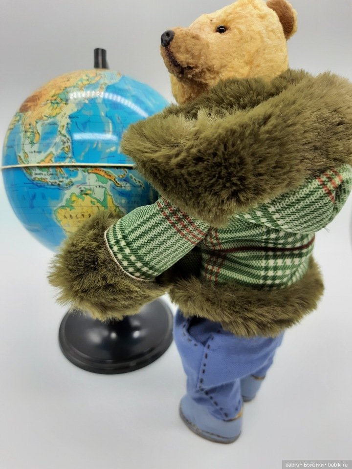 Вместо валенок перчатки натянул себе на пятки