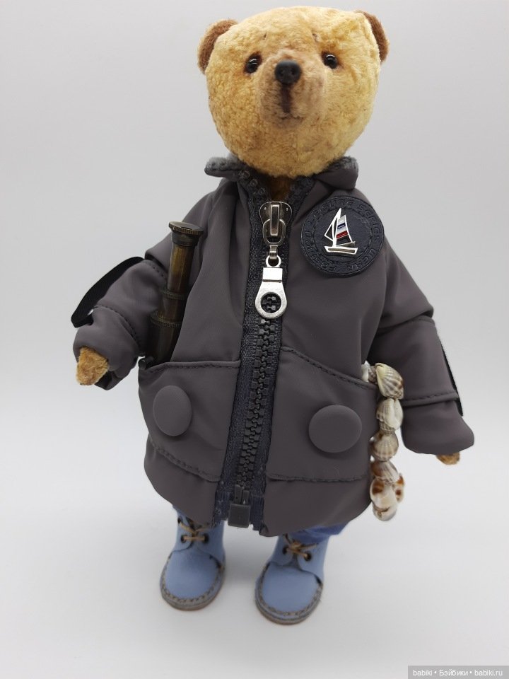 Вместо валенок перчатки натянул себе на пятки