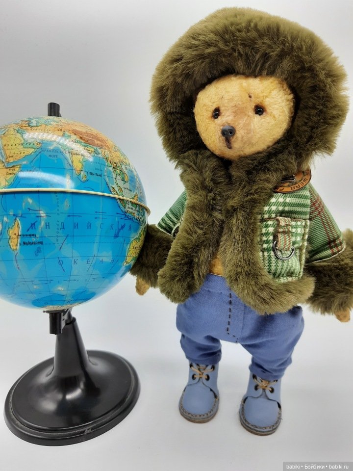 Вместо валенок перчатки натянул себе на пятки