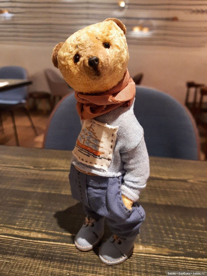 Вместо валенок перчатки натянул себе на пятки