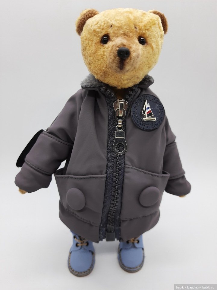 Вместо валенок перчатки натянул себе на пятки