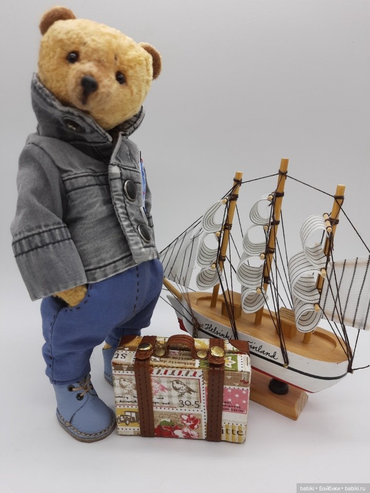 Вместо валенок перчатки натянул себе на пятки