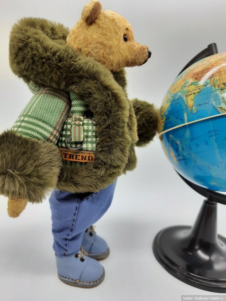 Вместо валенок перчатки натянул себе на пятки