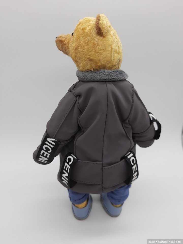 Вместо валенок перчатки натянул себе на пятки