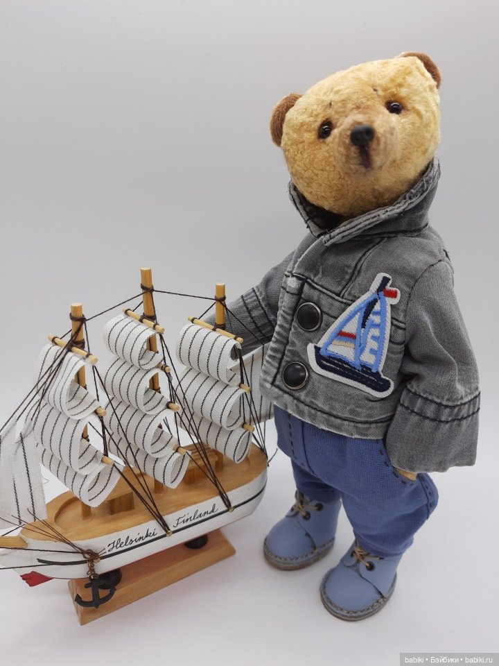 Вместо валенок перчатки натянул себе на пятки