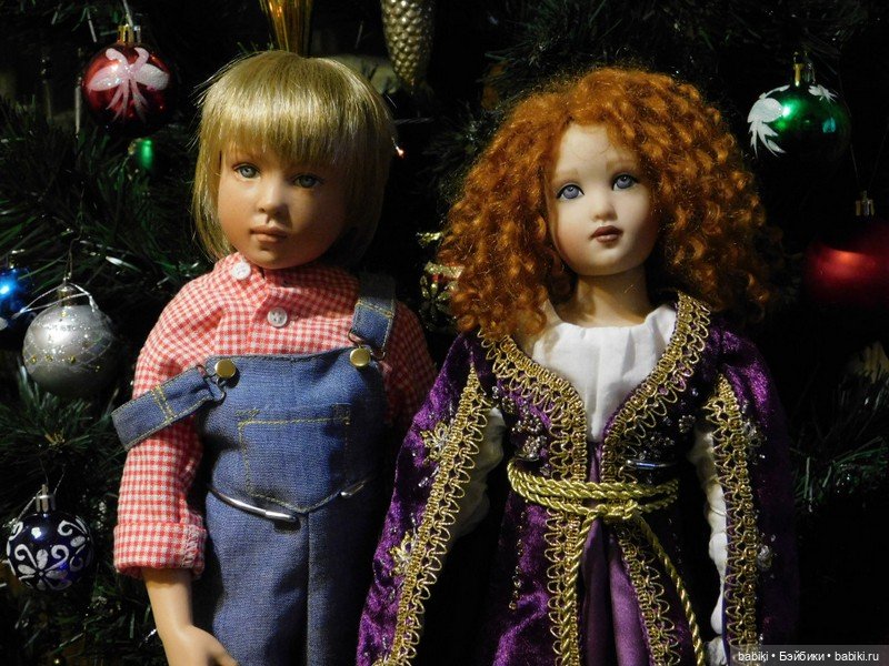 Киши у Рождественской Елки