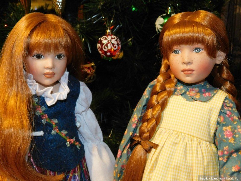 Киши у Рождественской Елки