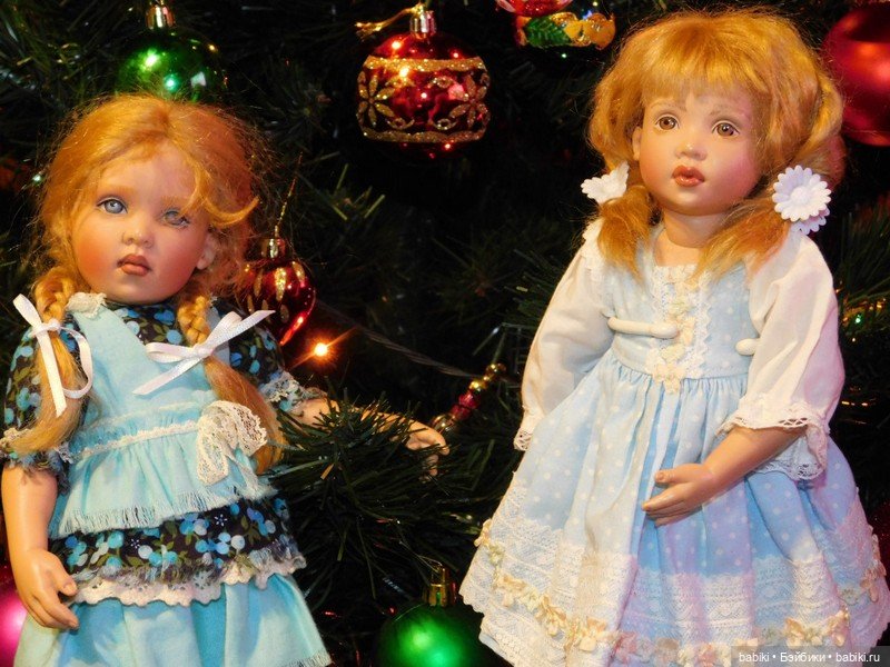 Киши у Рождественской Елки