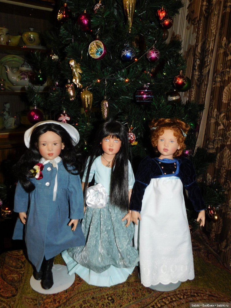 Киши у Рождественской Елки