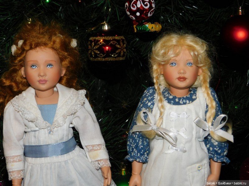 Киши у Рождественской Елки