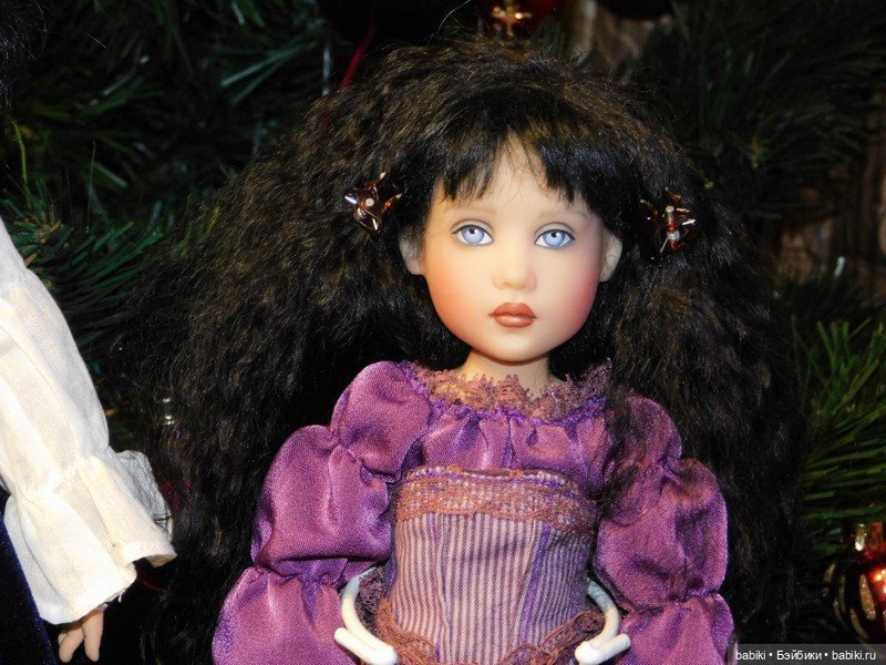 Киши у Рождественской Елки