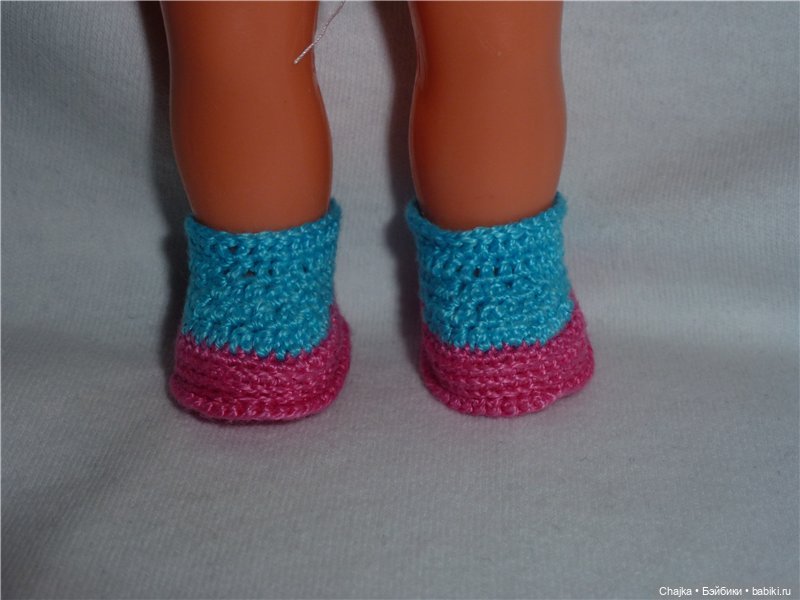 Вязаная миниатюрная обувь для наших любимых кукол и шапочки