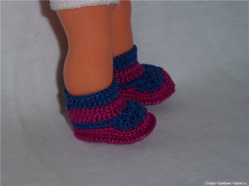 Вязаная миниатюрная обувь для наших любимых кукол и шапочки