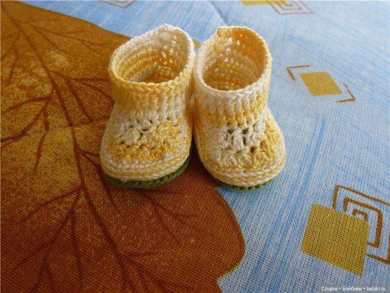 Вязаная миниатюрная обувь для наших любимых кукол и шапочки