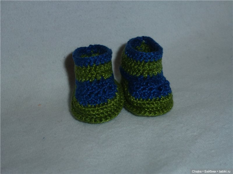 Вязаная миниатюрная обувь для наших любимых кукол и шапочки