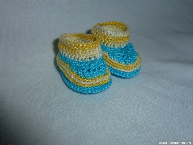 Вязаная миниатюрная обувь для наших любимых кукол и шапочки